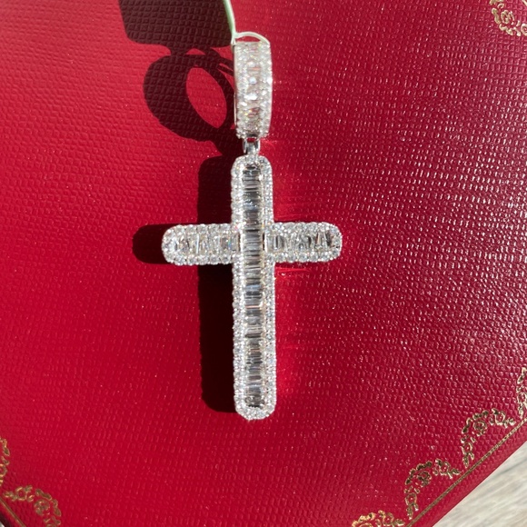 2.65 CT Natural Diamond 14 KT White Gold Cross - Picture 4 of 6